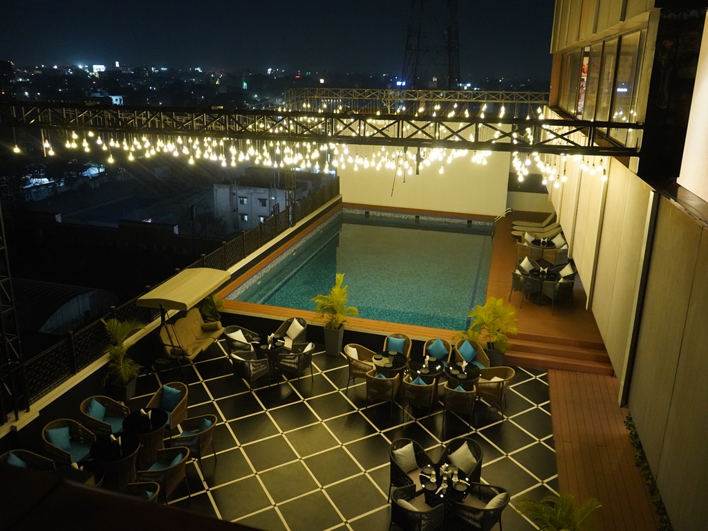Hotel rooftop pool ambience